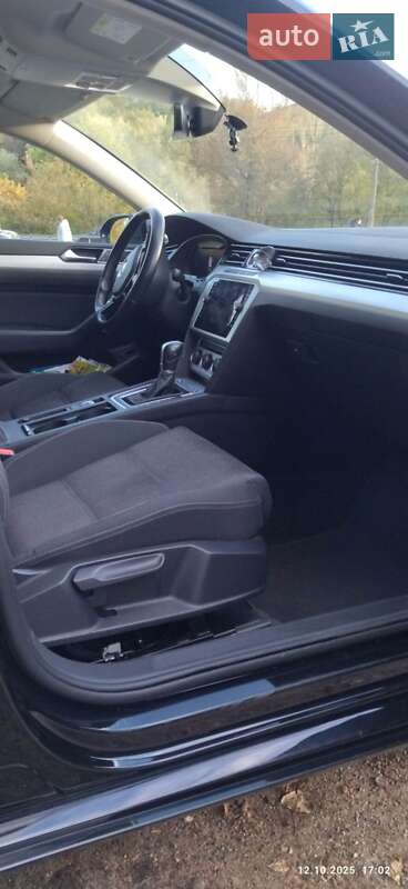 Универсал Volkswagen Passat 2018 в Киеве