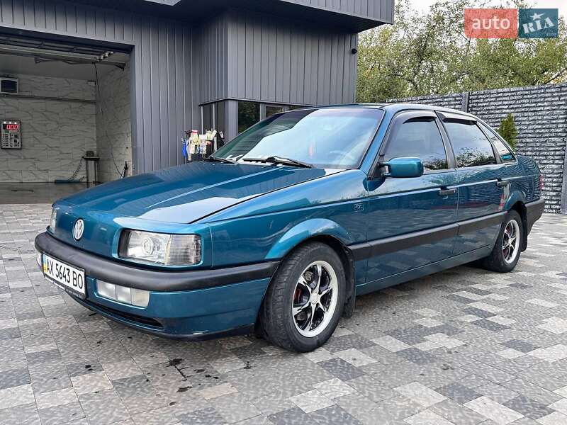 Седан Volkswagen Passat 1991 в Харькове