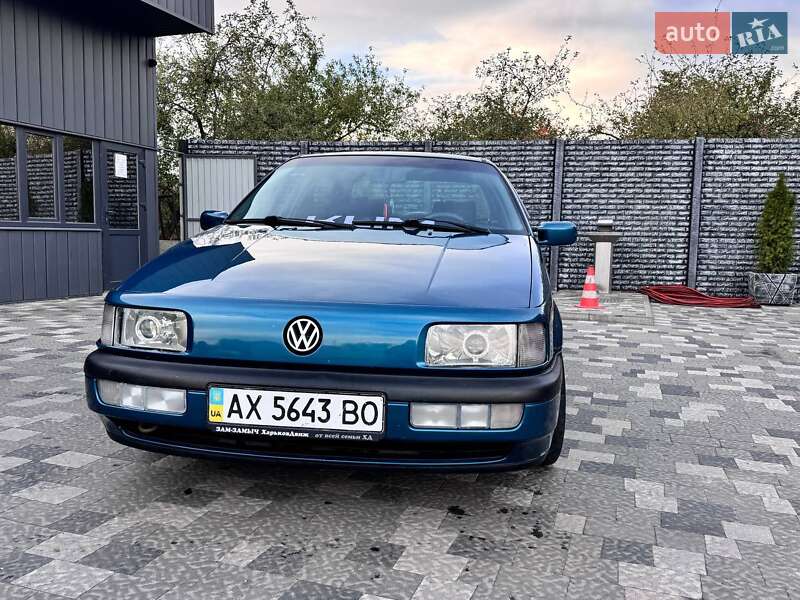 Седан Volkswagen Passat 1991 в 