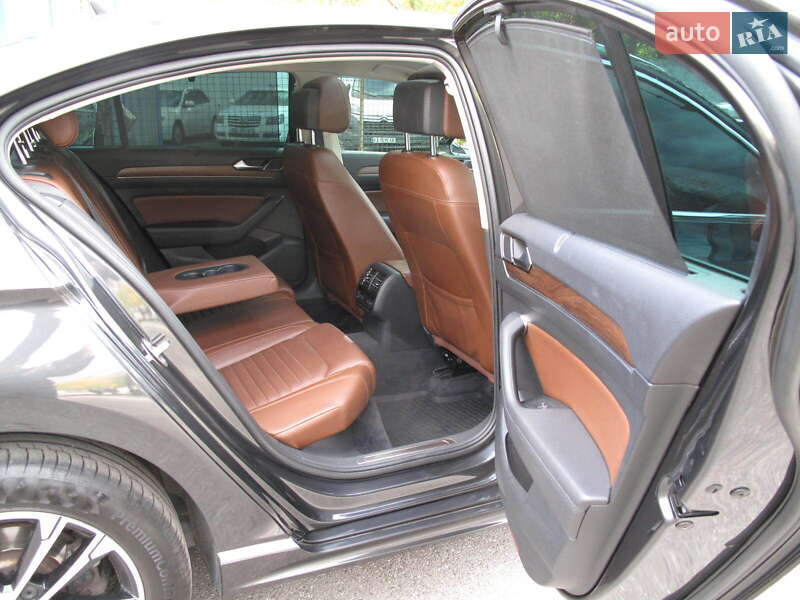 Седан Volkswagen Passat 2018 в Киеве