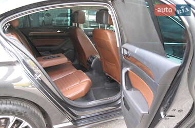 Седан Volkswagen Passat 2018 в 