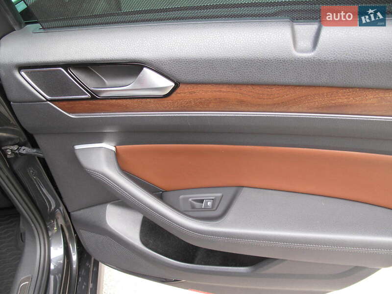 Седан Volkswagen Passat 2018 в Киеве