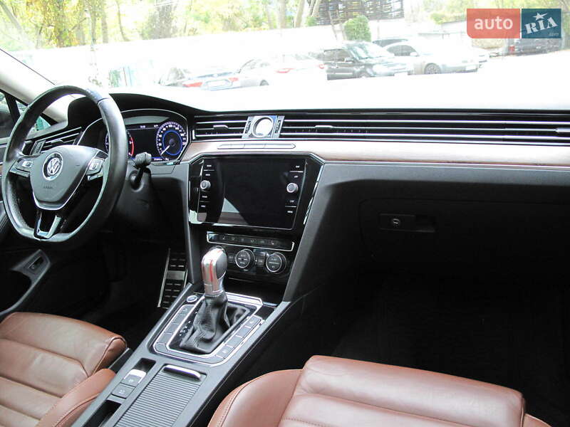 Седан Volkswagen Passat 2018 в Киеве