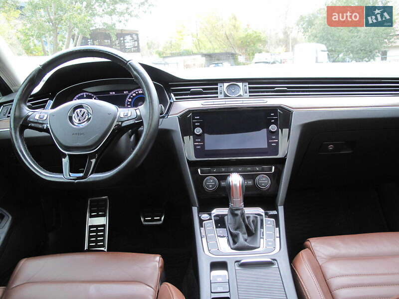 Седан Volkswagen Passat 2018 в Киеве