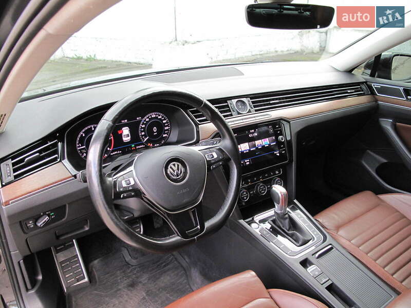Седан Volkswagen Passat 2018 в Киеве