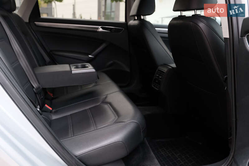Седан Volkswagen Passat 2016 в Луцьку