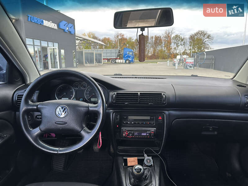 Седан Volkswagen Passat 2002 в Летичіві