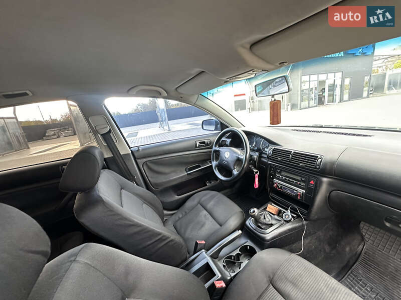 Седан Volkswagen Passat 2002 в Летичіві