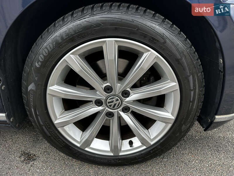 Универсал Volkswagen Passat 2015 в Киеве