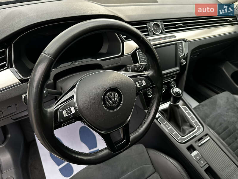 Универсал Volkswagen Passat 2015 в Киеве