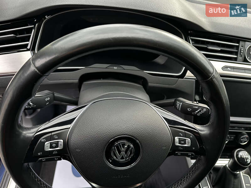 Универсал Volkswagen Passat 2015 в Киеве