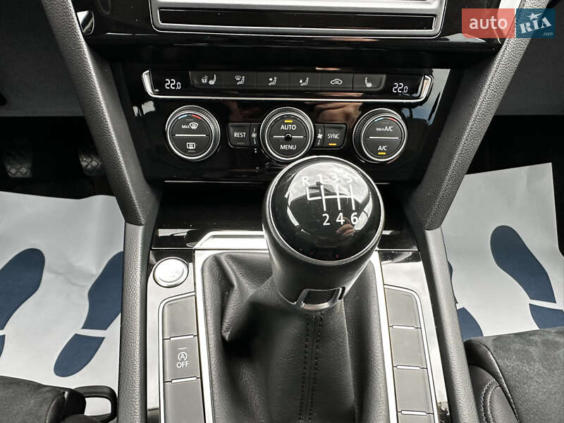 Универсал Volkswagen Passat 2015 в Киеве