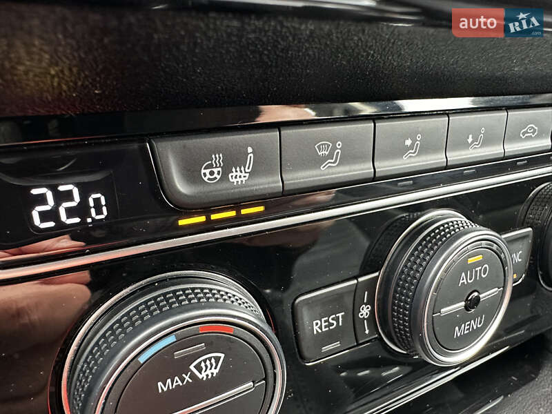 Универсал Volkswagen Passat 2015 в Киеве