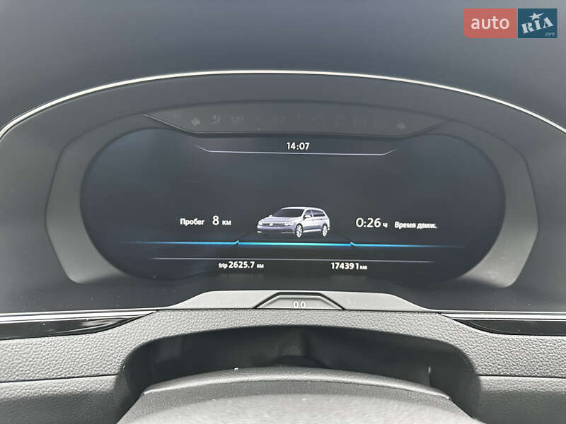 Универсал Volkswagen Passat 2015 в Киеве