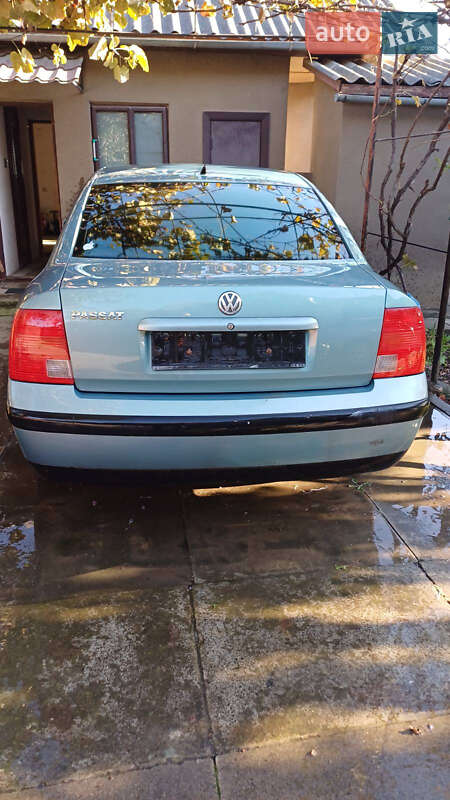 Седан Volkswagen Passat 1999 в Черновцах