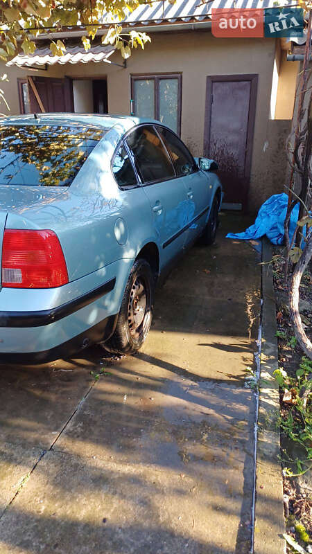 Седан Volkswagen Passat 1999 в Черновцах