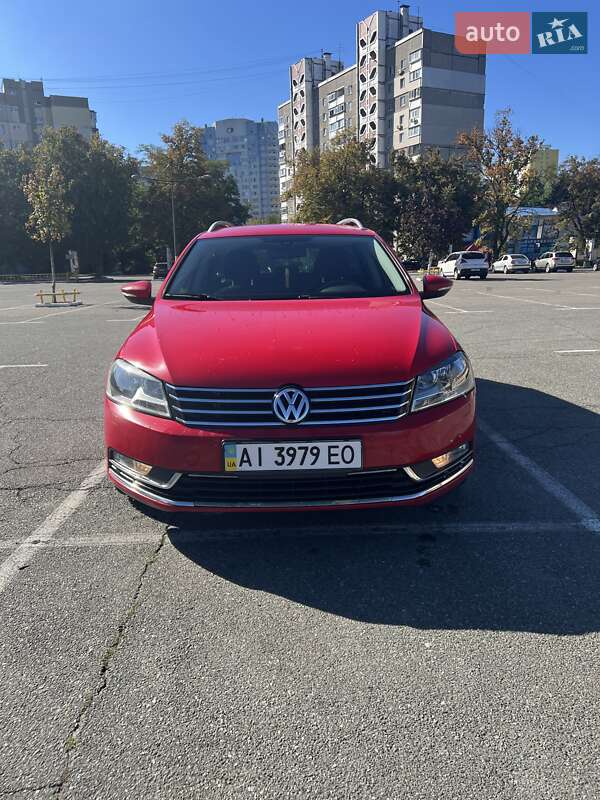 Універсал Volkswagen Passat 2012 в 