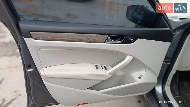 Седан Volkswagen Passat 2012 в Києві