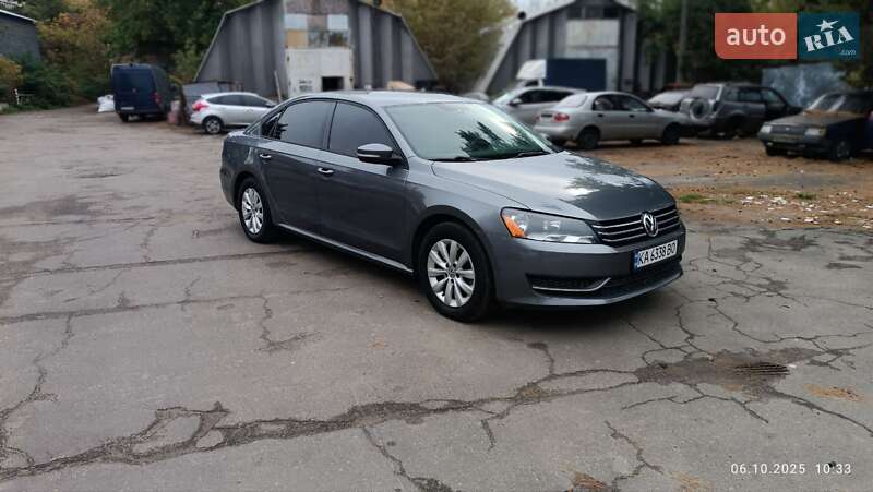 Седан Volkswagen Passat 2012 в Києві