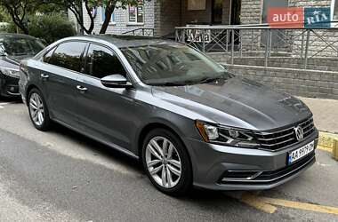 Седан Volkswagen Passat 2018 в Киеве