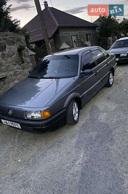 Седан Volkswagen Passat 1988 в Ужгороде