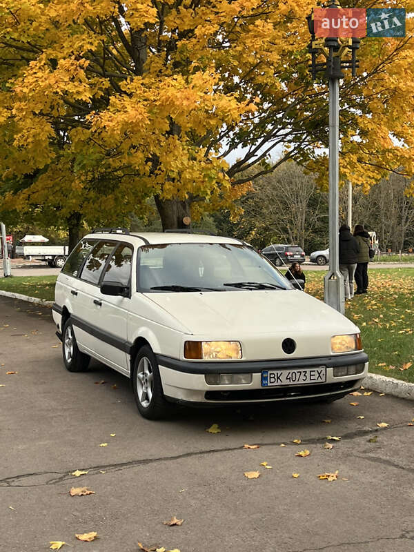 Универсал Volkswagen Passat 1989 в 