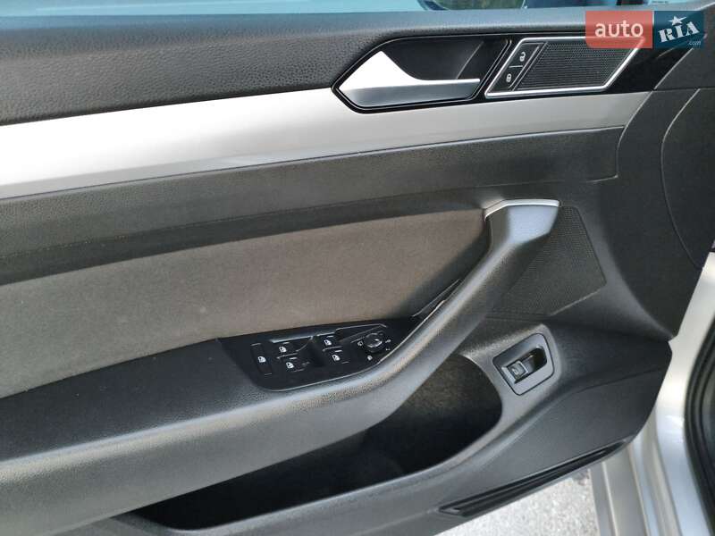 Универсал Volkswagen Passat 2016 в Звягеле