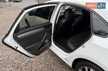 Седан Volkswagen Passat 2014 в 