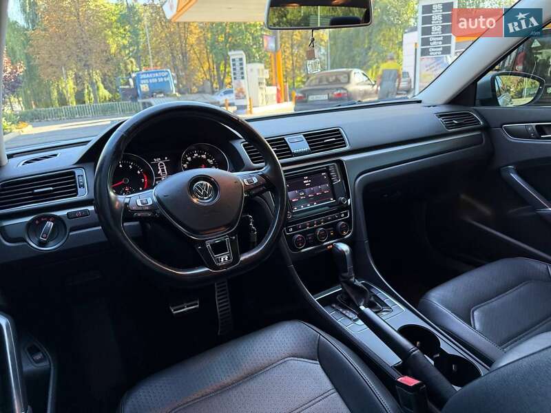 Седан Volkswagen Passat 2018 в Павлограді