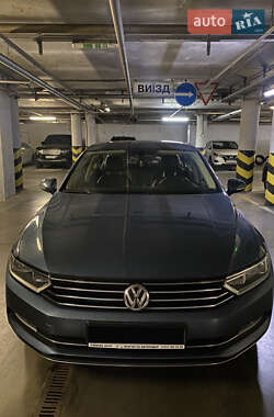 Седан Volkswagen Passat 2017 в Львове