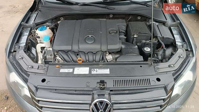 Седан Volkswagen Passat 2012 в Києві