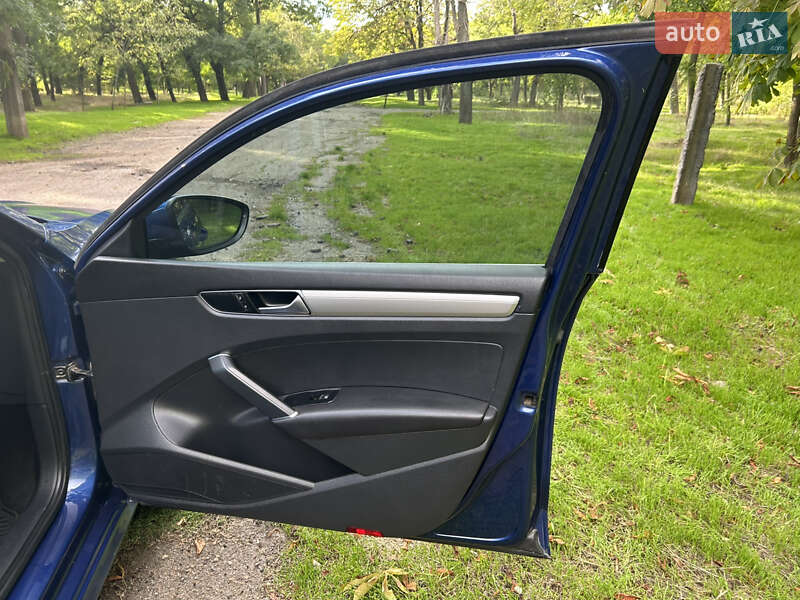 Седан Volkswagen Passat 2015 в Одессе