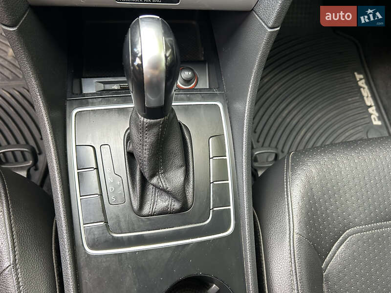 Седан Volkswagen Passat 2015 в Одессе