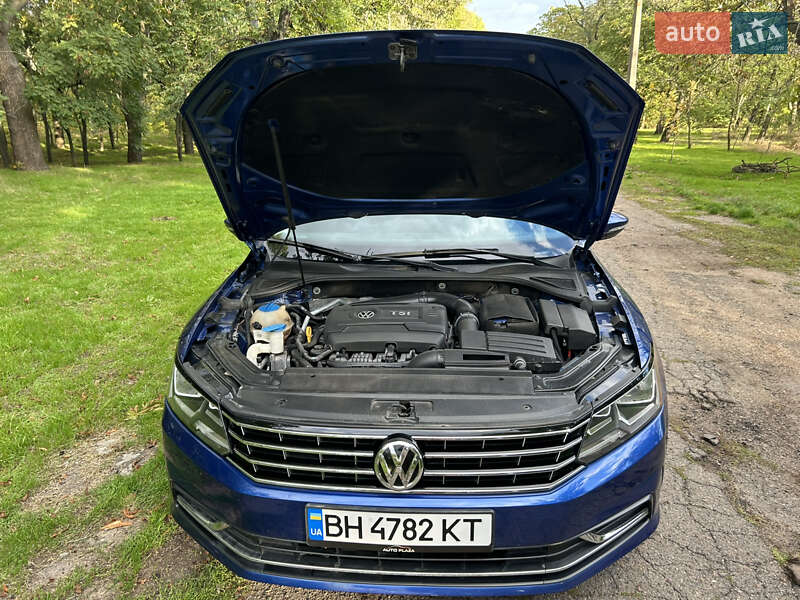 Седан Volkswagen Passat 2015 в Одессе