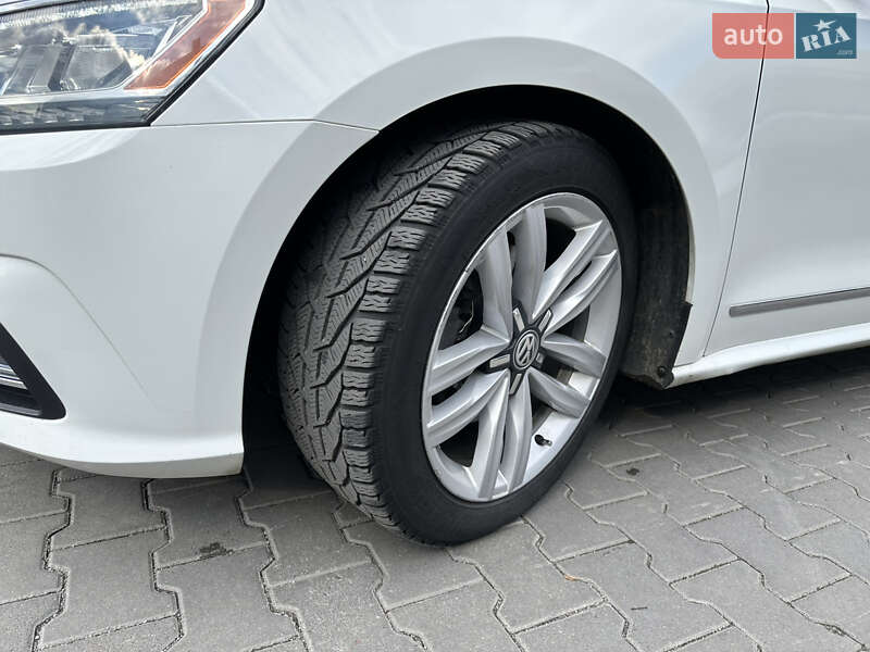 Седан Volkswagen Passat 2016 в Виннице