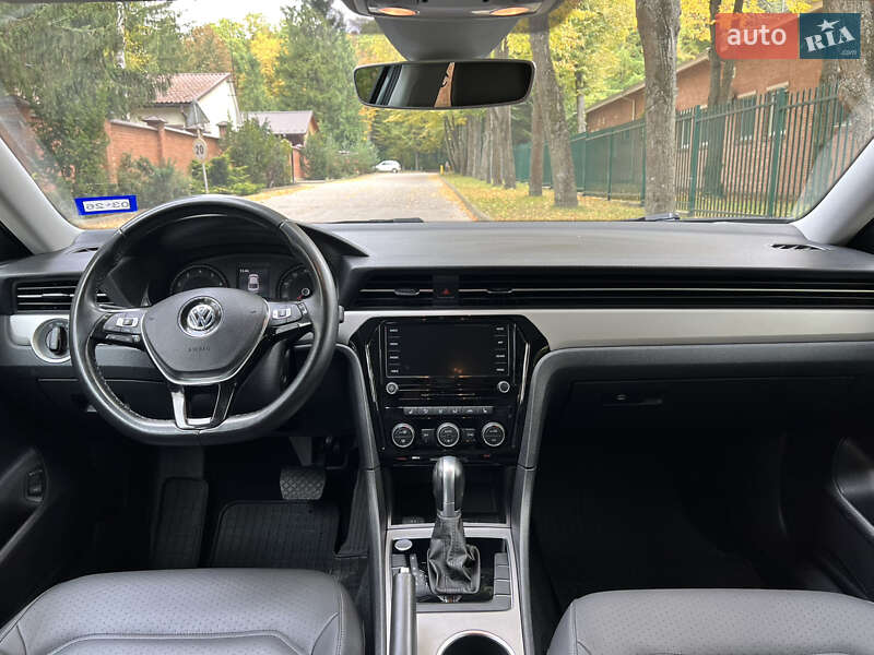 Седан Volkswagen Passat 2020 в Львове