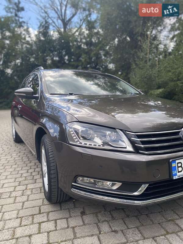 Універсал Volkswagen Passat 2012 в Мостиській