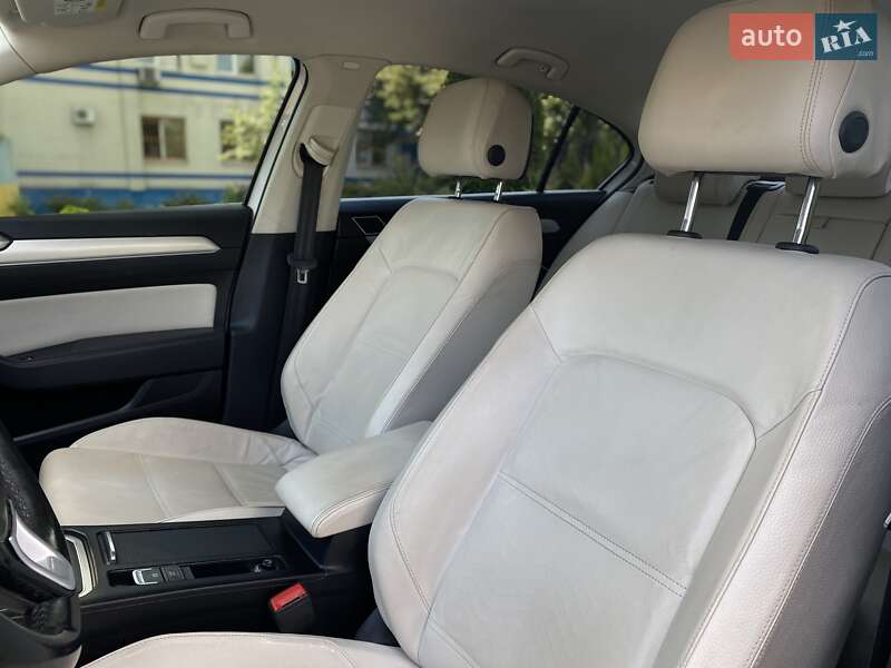 Седан Volkswagen Passat 2015 в Киеве