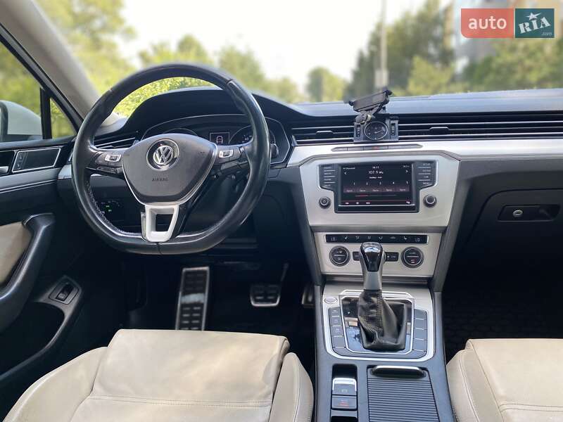 Седан Volkswagen Passat 2015 в Киеве