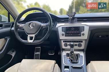 Седан Volkswagen Passat 2015 в 