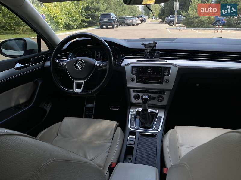 Седан Volkswagen Passat 2015 в Киеве