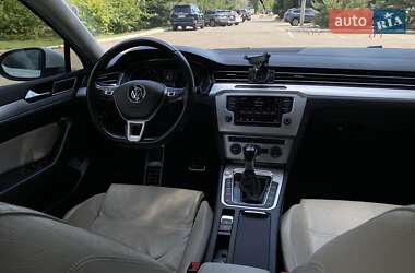 Седан Volkswagen Passat 2015 в 