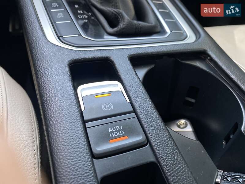 Седан Volkswagen Passat 2015 в Киеве