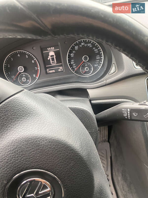 Седан Volkswagen Passat 2015 в Чернігові