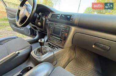 Седан Volkswagen Passat 2004 в  фото 36 Седан Volkswagen Passat 2004 в