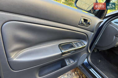 Седан Volkswagen Passat 2004 в  фото 24 Седан Volkswagen Passat 2004 в