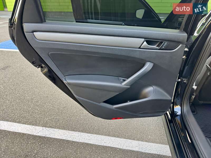Седан Volkswagen Passat 2014 в Киеве