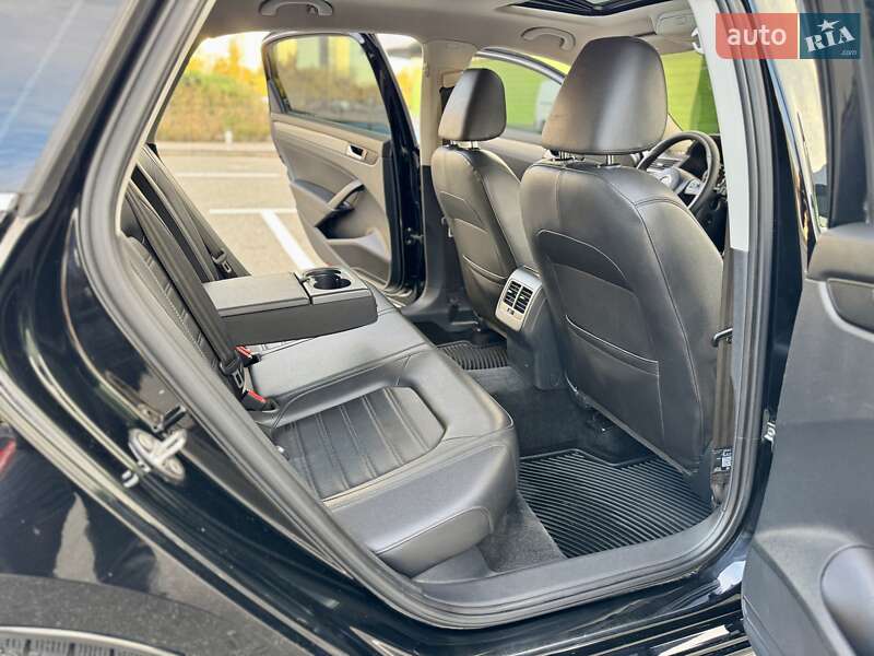 Седан Volkswagen Passat 2014 в Киеве