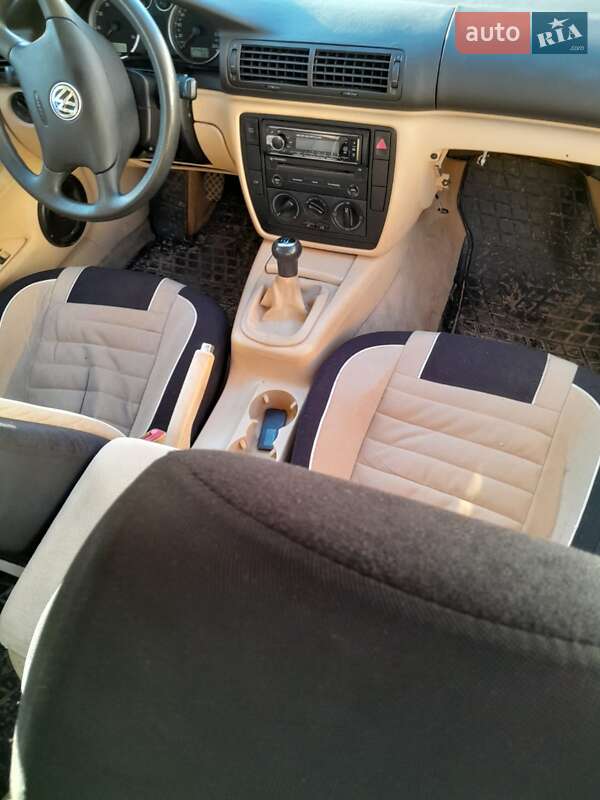 Седан Volkswagen Passat 2001 в Чернівцях