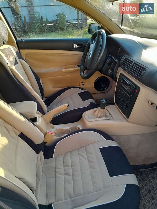 Седан Volkswagen Passat 2001 в Чернівцях